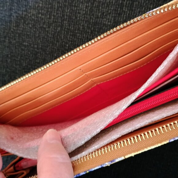 💜🎄BNWT DOONEY BOURKE HYDRANGEA FLOWER ZIPPER WALLET OR WRISTLET - Picture 5 of 6